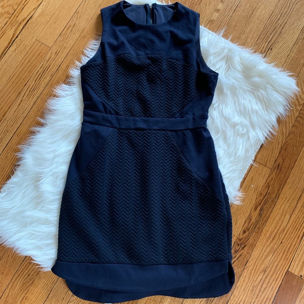 EUC Adelyn Rae Navy Chevron Cut-out Sheath Dress - Picture 2 of 4